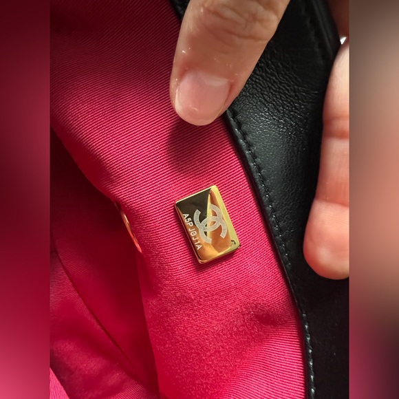 Chanel 19 medium size - Picture 5 of 9